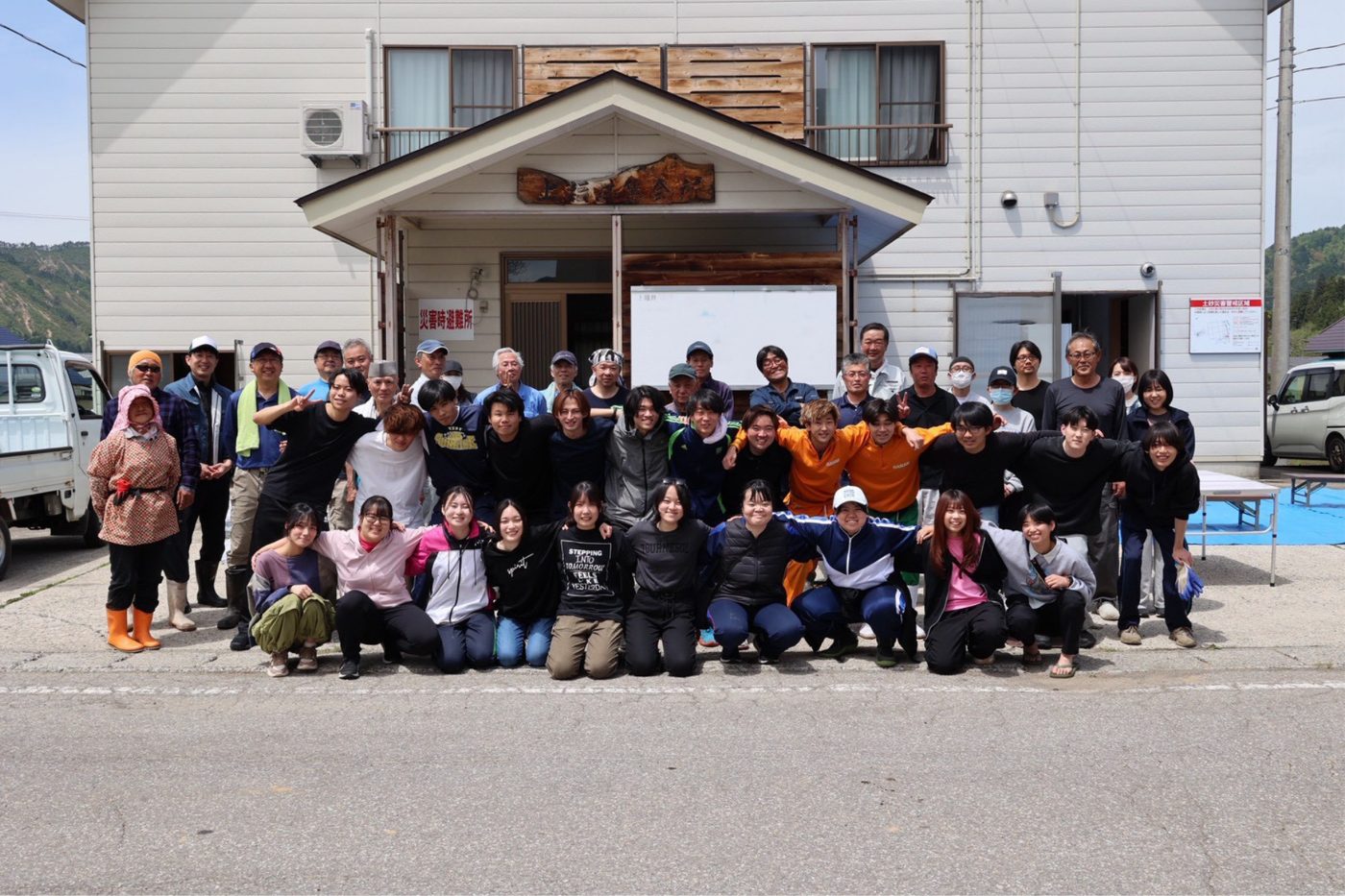 えんびゃれメンバーと地域の皆さんの集合写真